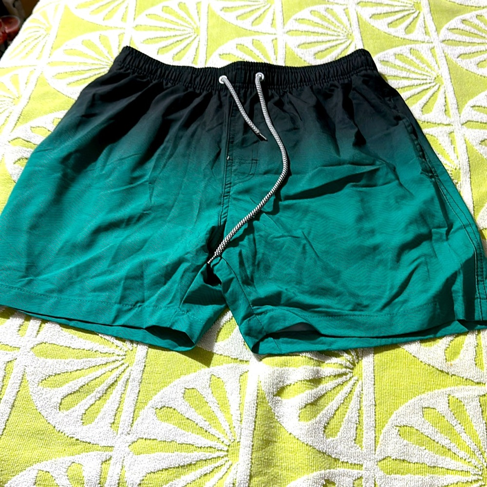 Men’s swimming shorts